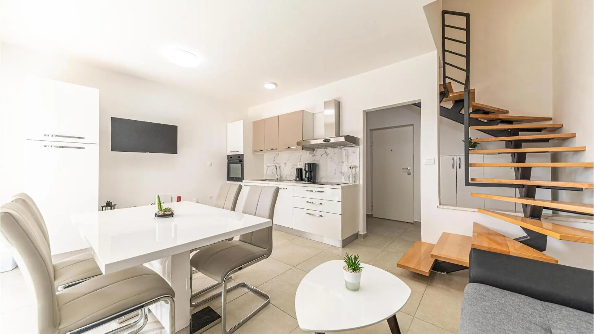 Beautiful Apartment In Seget Donji With Wifi Trogir 0*,  Croatia