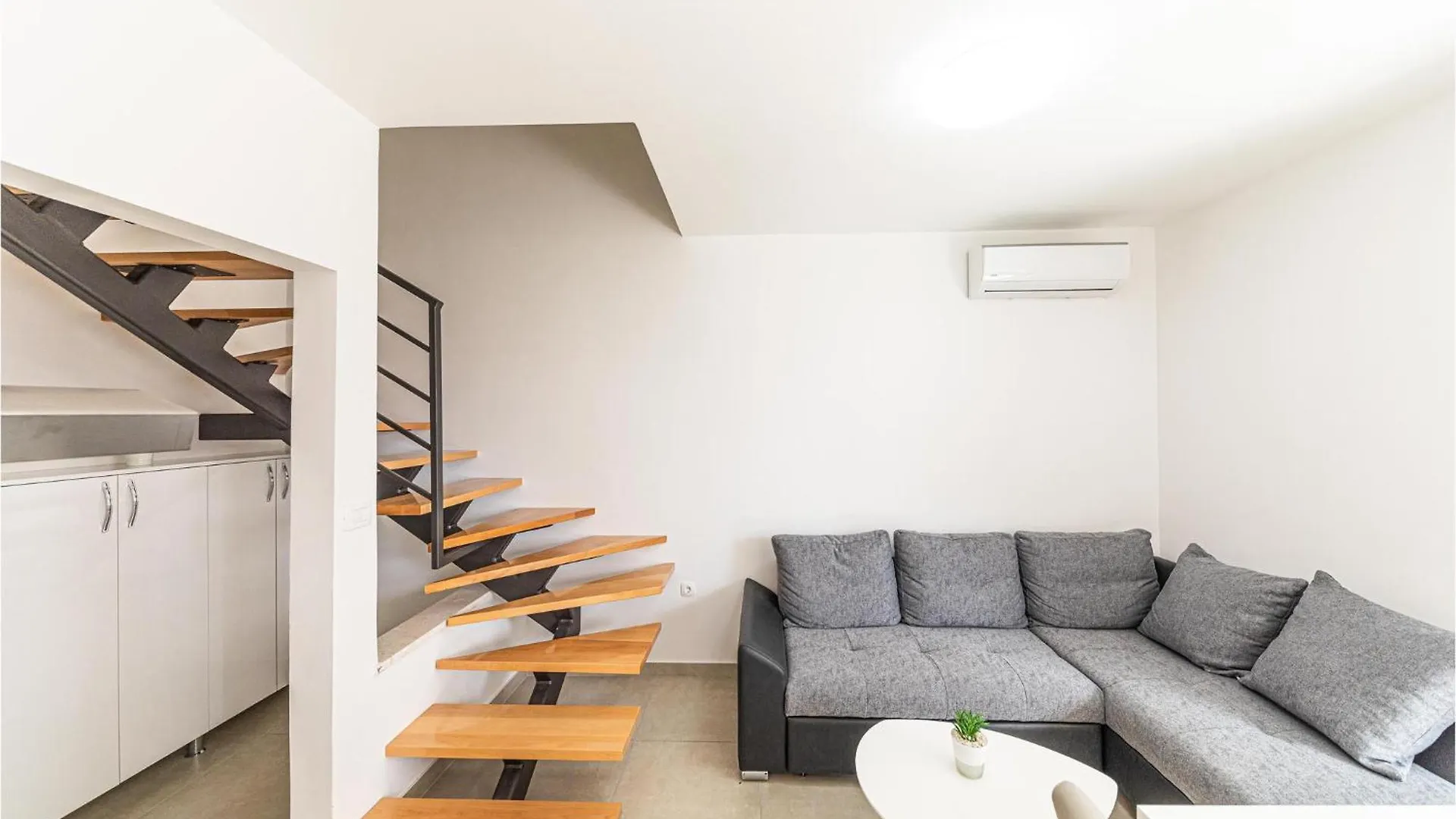Beautiful Apartment In Seget Donji With Wifi تروغير 0*,