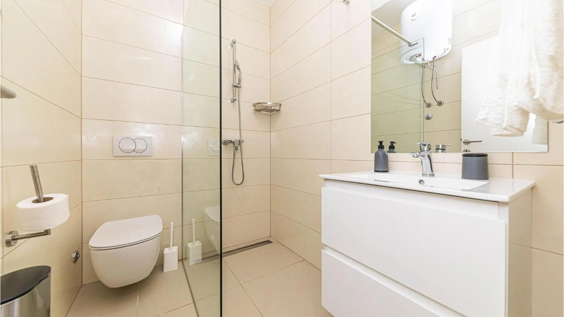 Beautiful Apartment In Seget Donji With Wifi Trogir