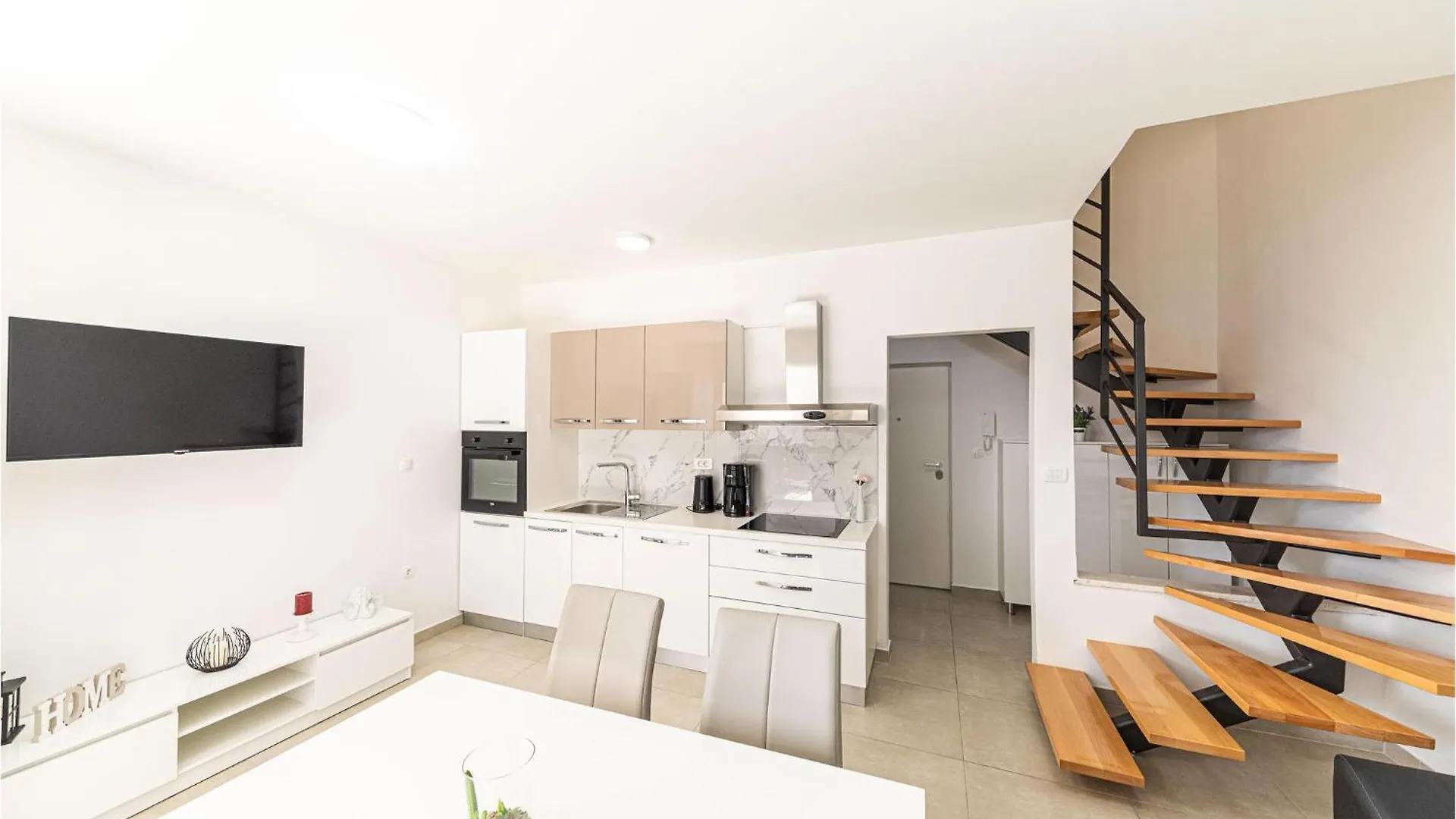 Beautiful Apartment In Seget Donji With Wifi Trogir