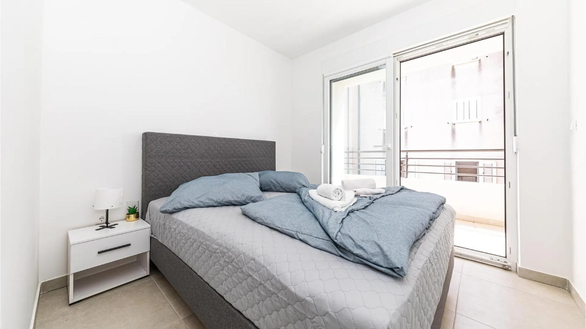 Beautiful Apartment In Seget Donji With Wifi Trogir