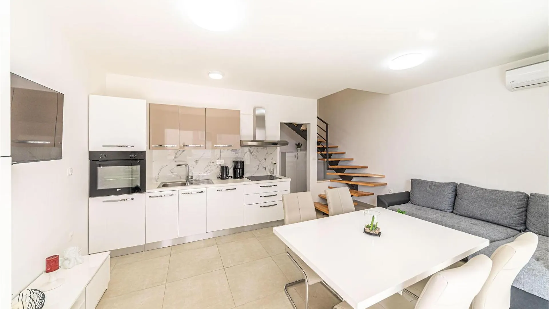 Beautiful Apartment In Seget Donji With Wifi Trogir