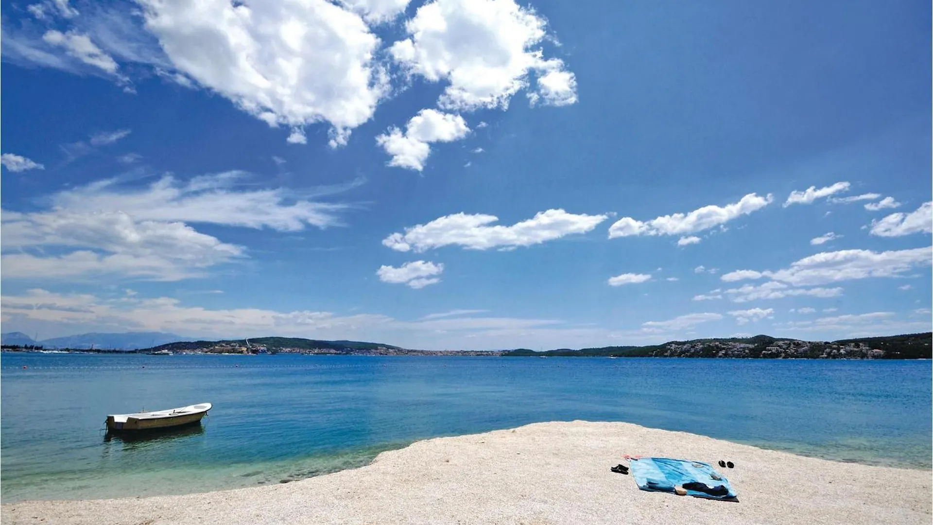 Beautiful Apartment In Seget Donji With Wifi Trogir